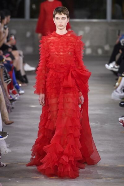 Миллион алых роз — чем нас покорила новая коллекция Valentino Pre-Fall-2019 Миллион алых роз — чем нас покорила новая коллекция Valentino Pre-Fall-2019