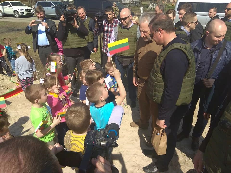 Премьер Литвы приехал в оккупированную Авдеевку (ФОТО)