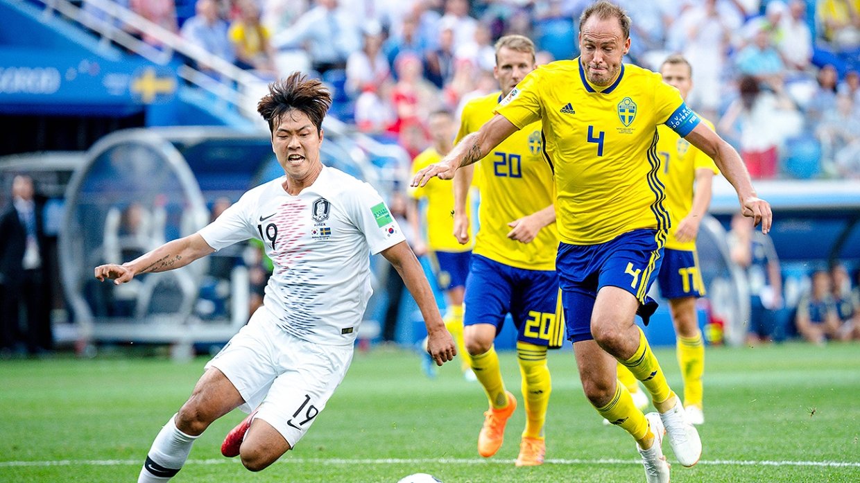 Волонтер удивил сборную Швеции поздравлением на их родном языке после победы в матче ЧМ