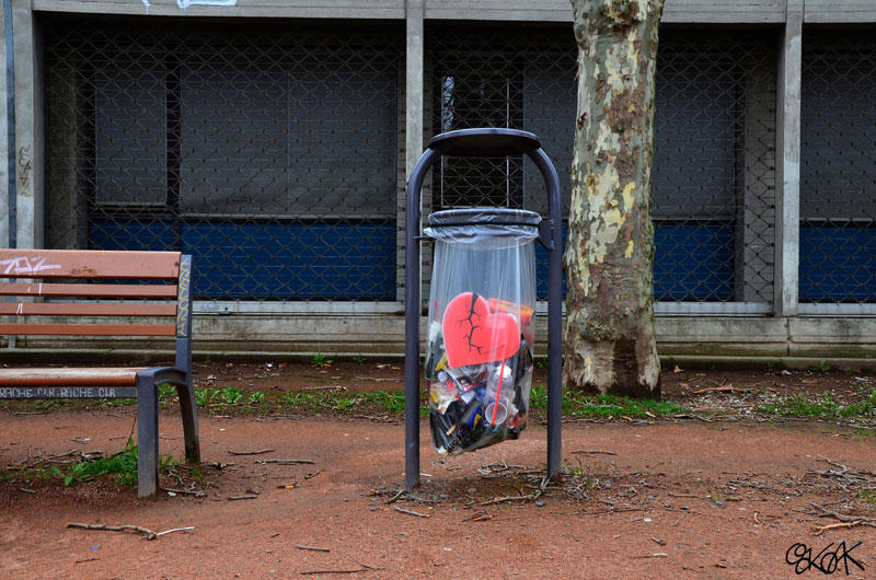 Уличное искусство, играющее с окружающей средой