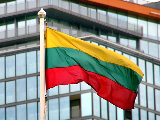 Борьба фабрики «Красный Октябрь» за бренды в Прибалтике Плата за русофобию: «Красная шапочка» оставила Прибалтику с носом