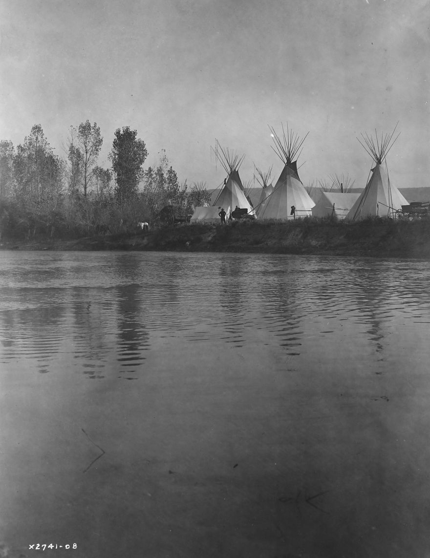 Редкие фотографии 1900-х годов показывают, как жили индейцы еще 100 лет назад