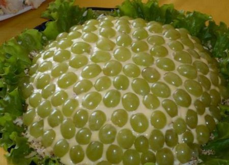 Салат «Черепаха» с курицей и виноградом