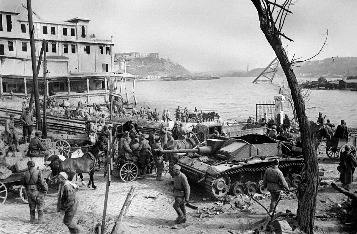 Освобождение Крыма и Севастополя. (63 ФОТО) Освобождение Крыма и Севастополя. (63 ФОТО)