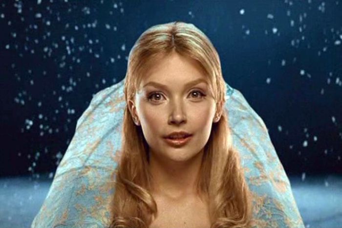Юлия Маврина в роли Золушки, 2002 | Фото: nastroy.net Юлия Маврина в роли Золушки, 2002 | Фото: nastroy.net