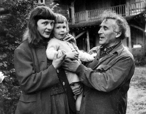 Марк Шагал с Вирджинией и сыном. Марк Шагал с Вирджинией и сыном.