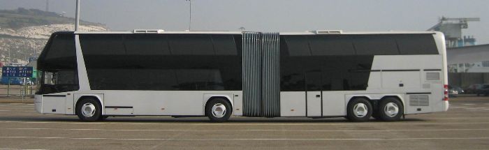 Последний экземпляр Neoplan Jumbocruiser в гавани Дувра. Последний экземпляр Neoplan Jumbocruiser в гавани Дувра.