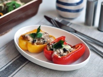 Запечённые перцы с курицей и грибами
