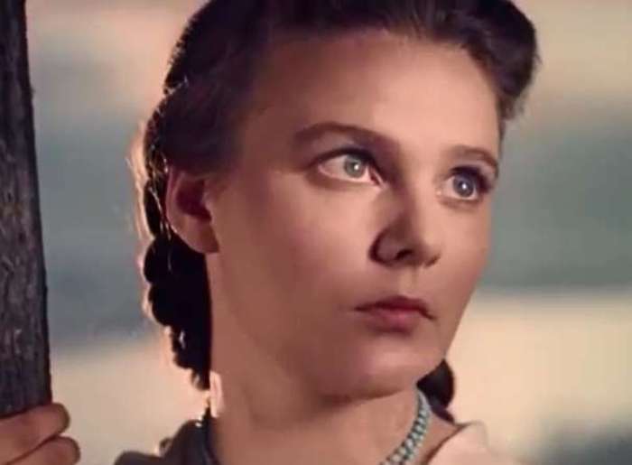 Нина Иванова в фильме *Киевлянка*, 1958-1960 | Фото: kino-teatr.ru Мгновение славы и годы забвения Нины Ивановой: Почему звезда фильма «Весна на Заречной улице» пропала с экранов