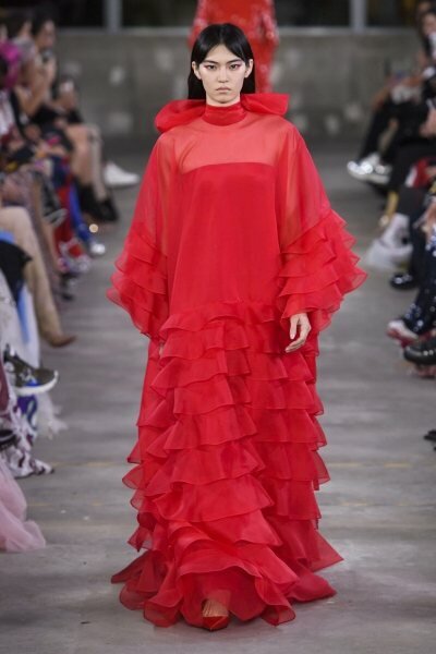 Миллион алых роз — чем нас покорила новая коллекция Valentino Pre-Fall-2019 Миллион алых роз — чем нас покорила новая коллекция Valentino Pre-Fall-2019
