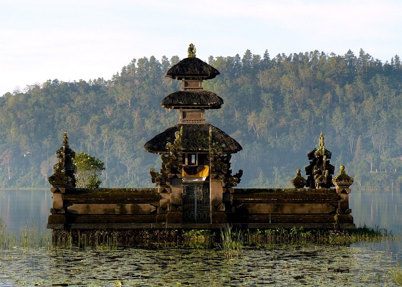 Храмовый комплекс Пура Улун Дану Братан. Бали. Фото