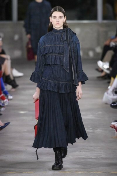 Миллион алых роз — чем нас покорила новая коллекция Valentino Pre-Fall-2019 Миллион алых роз — чем нас покорила новая коллекция Valentino Pre-Fall-2019