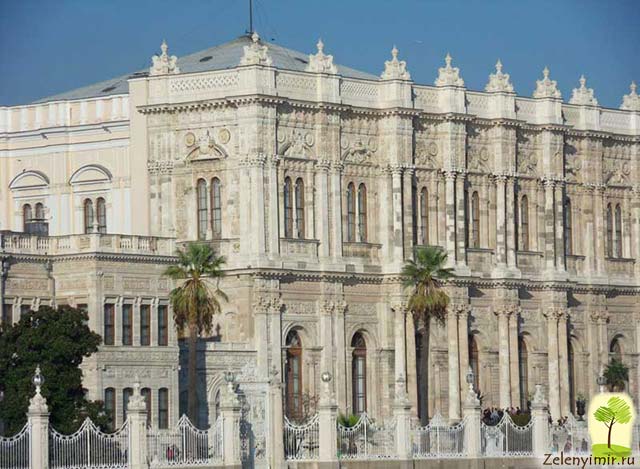 Дворец турецского султана "Долмабахче" в Стамбуле, Турция - 16