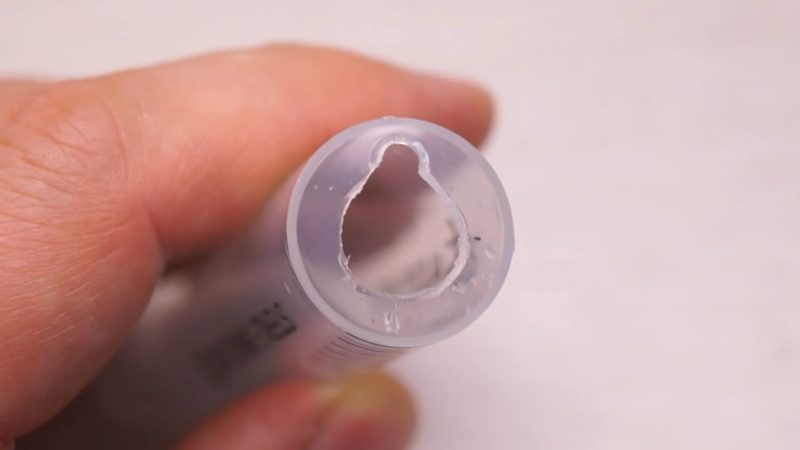 Интересное изобретение из копеечного аптечного одноразового шприца
