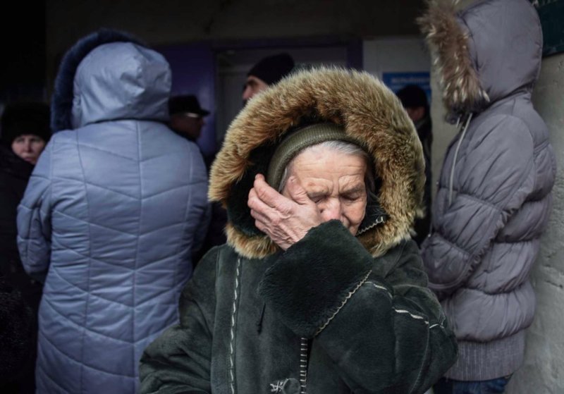 «Мы не справляемся с этой жизнью»: красноярские пенсионеры стоят в очереди за просрочкой