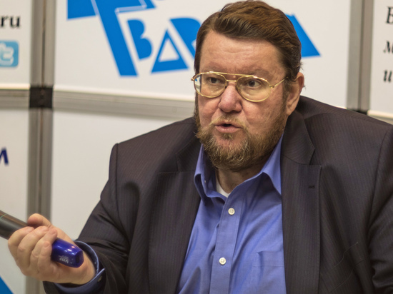 Сатановский призвал Сатановский призвал "бить сапогом под копчик" за закрашивание дамских прелестей