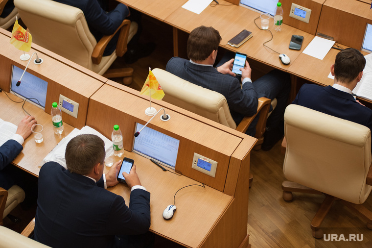 Почему любые поступки депутатов Госдумы раздражают россиян