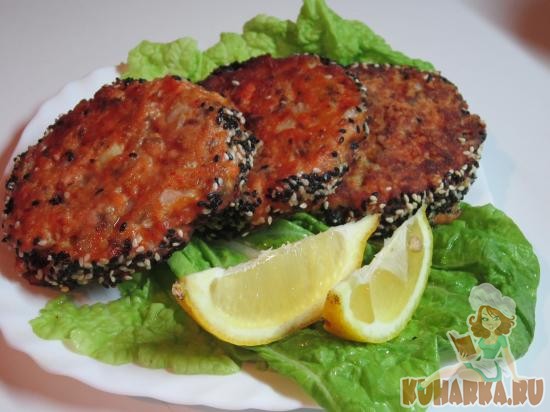 Рубленые рыбные котлеты в кунжутной панировке
