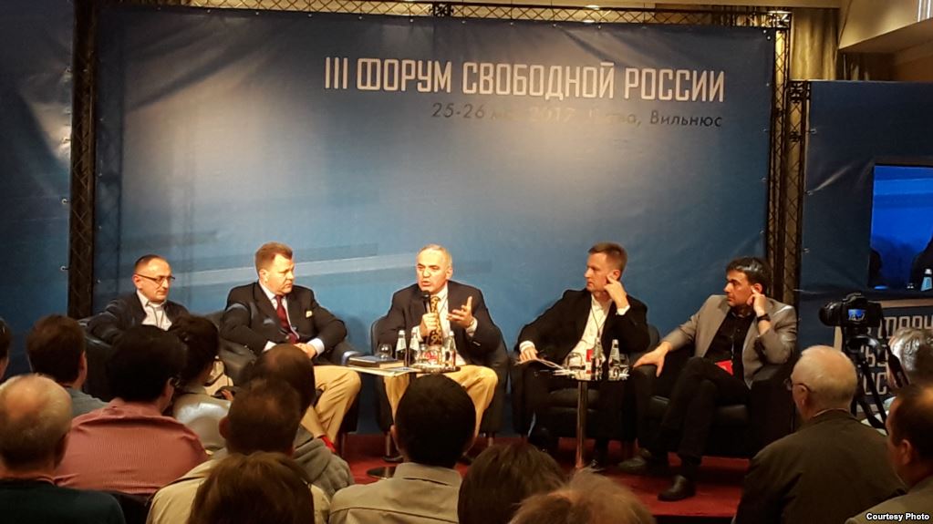 Любим Россию из-за забора. Дорого Любим Россию из-за забора. Дорого