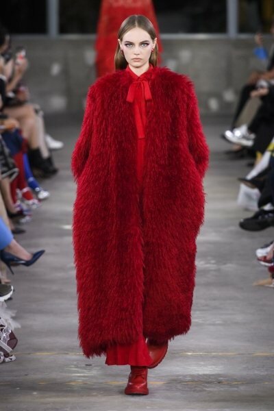 Миллион алых роз — чем нас покорила новая коллекция Valentino Pre-Fall-2019 Миллион алых роз — чем нас покорила новая коллекция Valentino Pre-Fall-2019