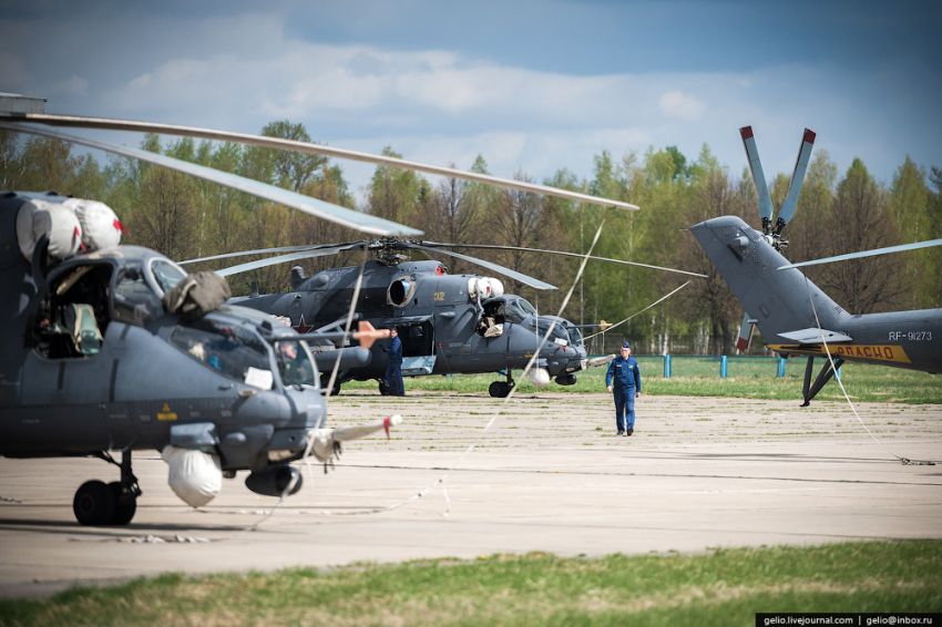 Тренировочный военный полет над центром Москвы москва, авиация, вид