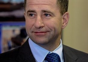 Бабич мягко поправил Лушенко, обвинив его чиновников в обмане. Бабич мягко поправил Лушенко, обвинив его чиновников в обмане.