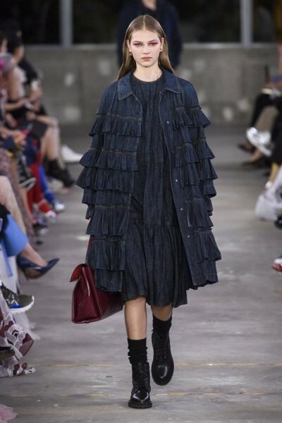 Миллион алых роз — чем нас покорила новая коллекция Valentino Pre-Fall-2019 Миллион алых роз — чем нас покорила новая коллекция Valentino Pre-Fall-2019