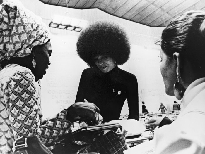 «Свободу Анджеле Дэвис!»: куда исчезла самая знаменитая американка 1970-х, и чем завершилась ее борьба