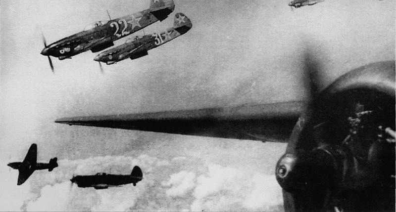 Как американские лётчики в 1944 году атаковали советские войска: воздушный бой над Нишем (15 фото) Как американские лётчики в 1944 году атаковали советские войска: воздушный бой над Нишем (15 фото)