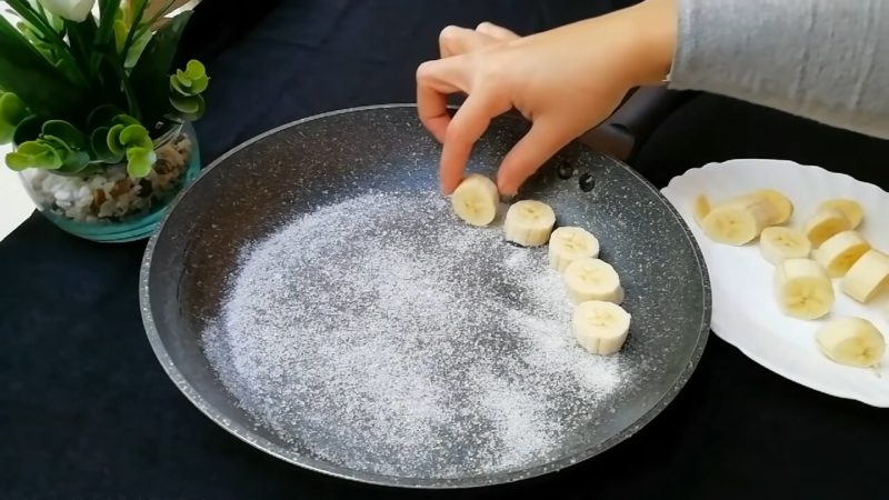 Известный рецепт пирога на сковороде с 1 яйцом