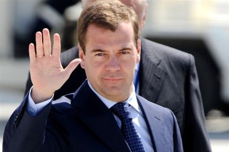 Медведев сдает позиции