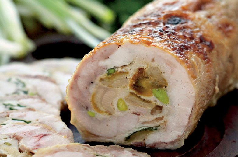 Куриный рулет с начинкой Куриный рулет с начинкой