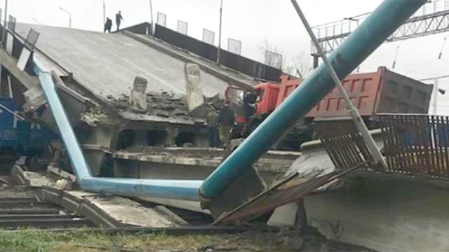 В Приамурье ликвидируют последствия обрушения автомобильного моста