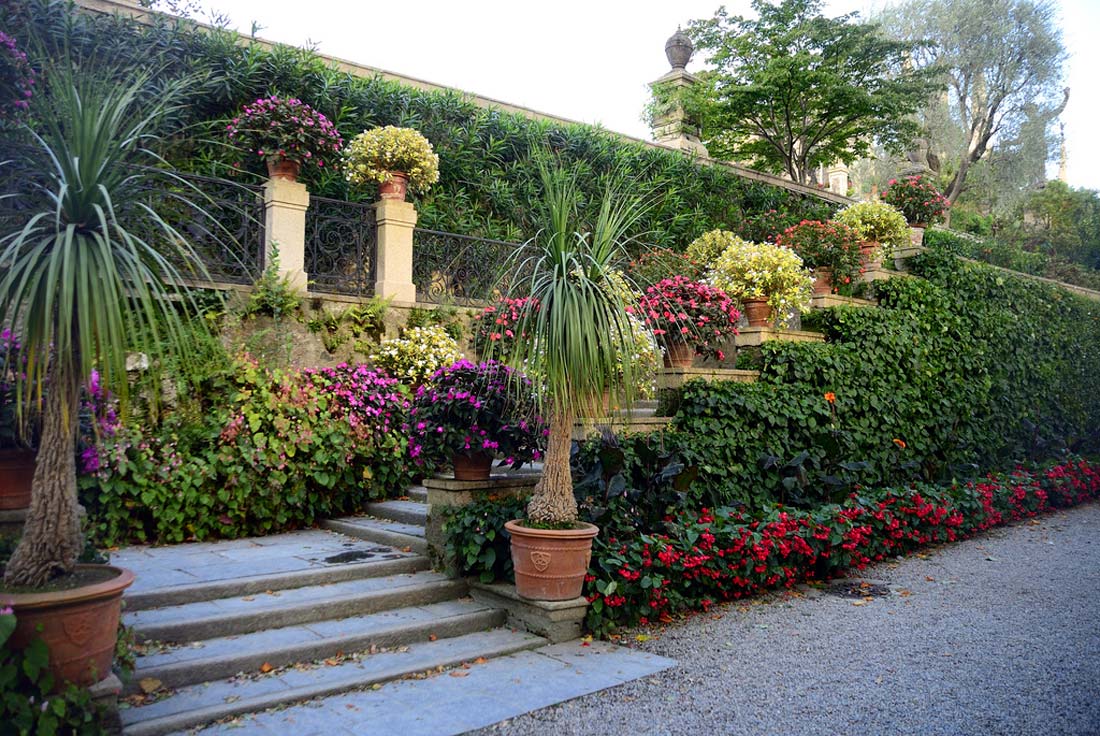 http://www.5arts.info/wp-content/uploads/2013/01/Isola_Bella_Gardens_04.jpg