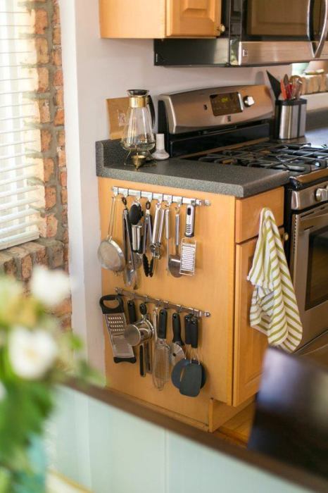Эта простая идея поможет разместить кухонные принадлежности и приборы.