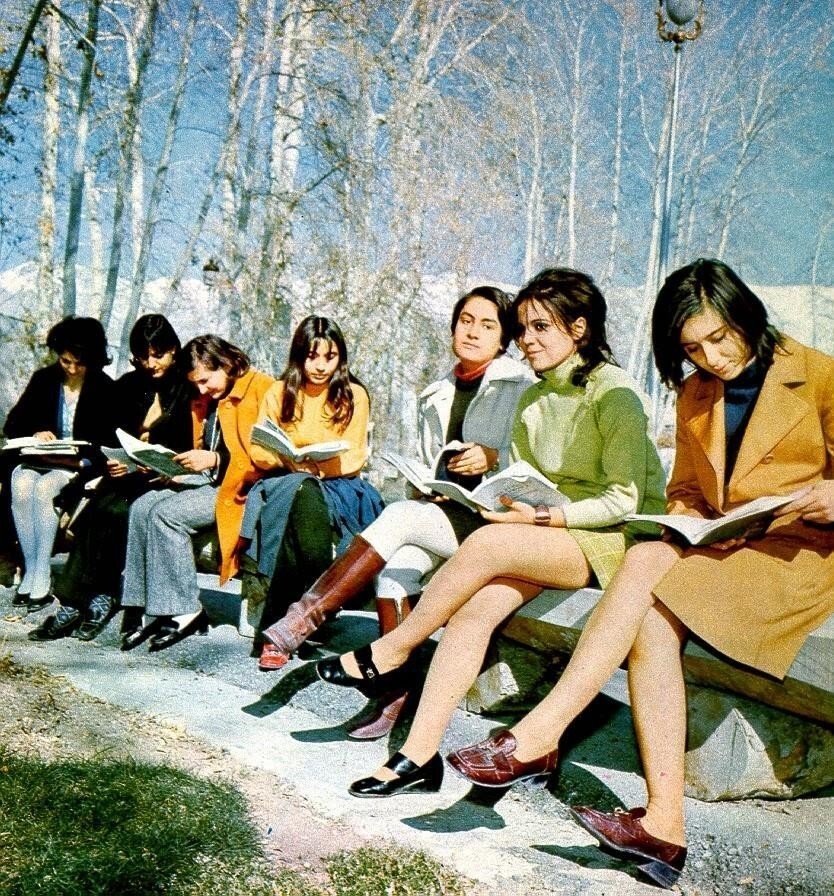 Иран, 1970-е До и после: как изменила Ближний Восток исламская революция
(24 фото)