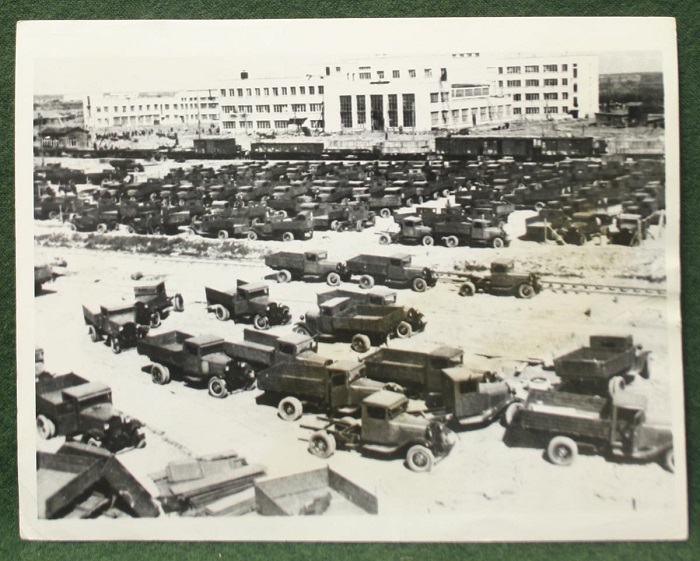 Завод был основан в 1932 году в Нижнем Новгороде. Завод был основан в 1932 году в Нижнем Новгороде.