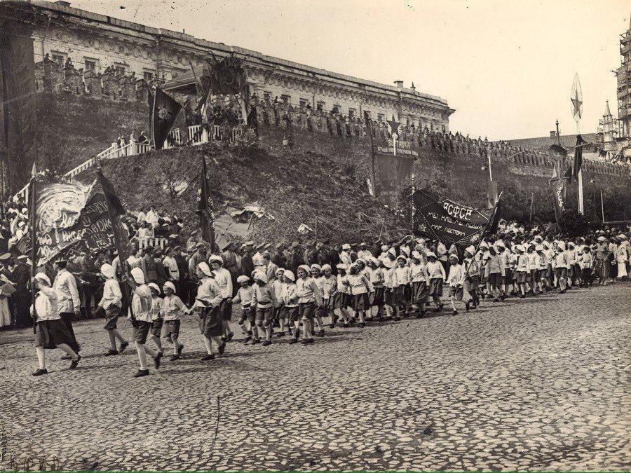 8 редких исторических фото СССР в первые годы после революции