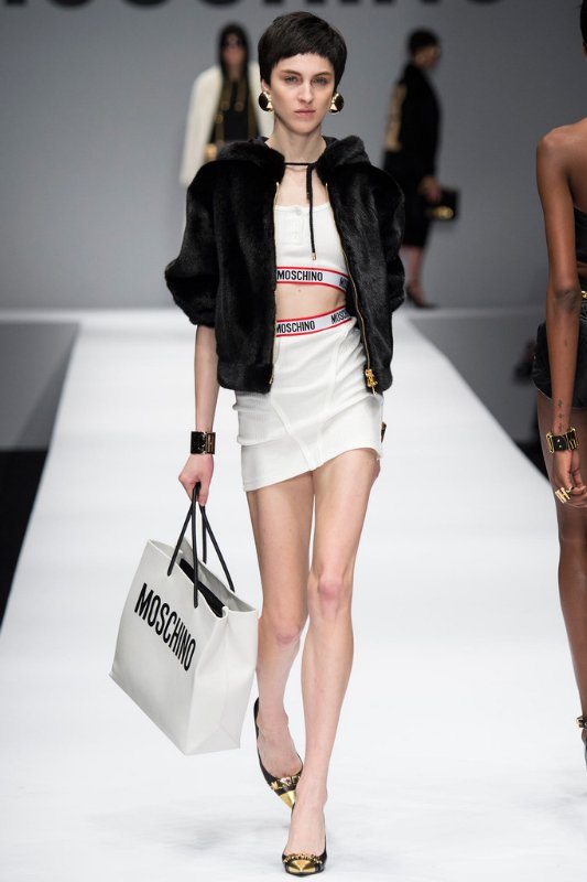 Неделя моды в Нью Йорке: Moschino осень-зима 2014/2015 Неделя моды в Нью Йорке: Moschino осень-зима 2014/2015