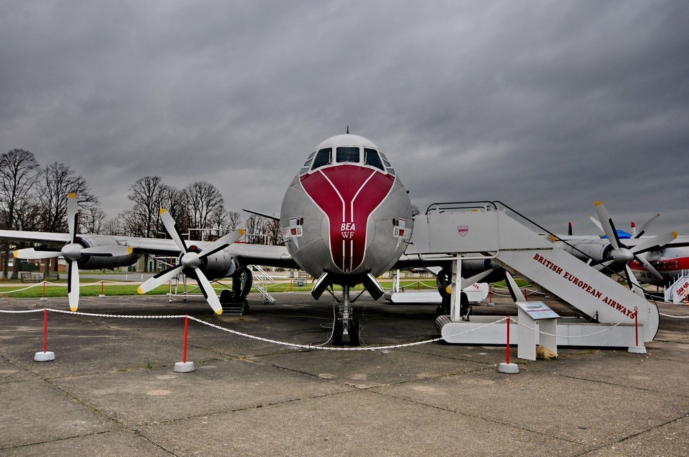 Vickers 701 Viscount авиакомпании BEA в музее самолетов в Даксфорде