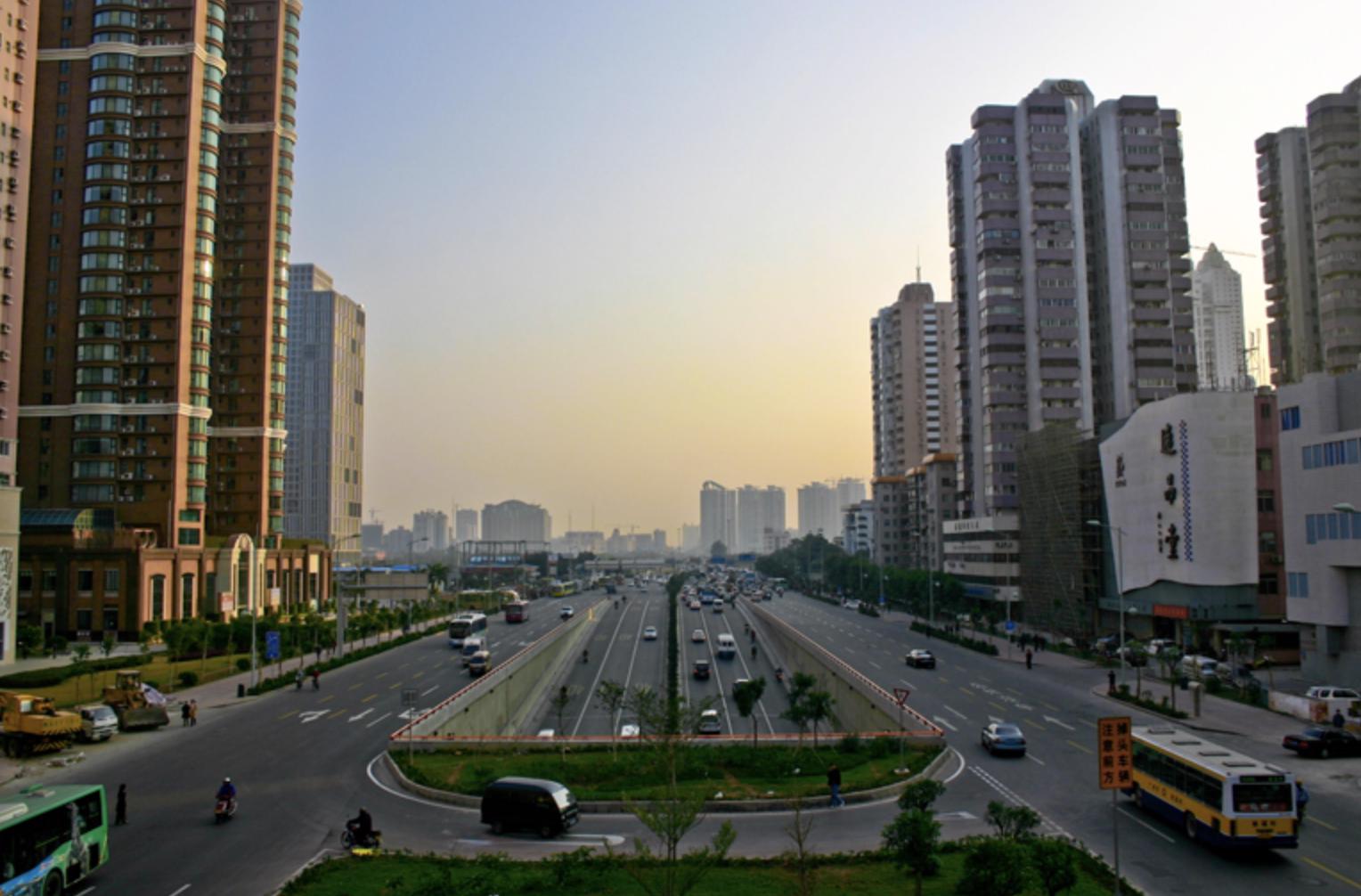 Источник: wikimedia https://commons.wikimedia.org/wiki/File:%E5%B9%BF%E5%B7%9E%E8%A1%97%E6%99%AFScenery_in_Guangzhou,_China_-_panoramio_%289%29.jpg