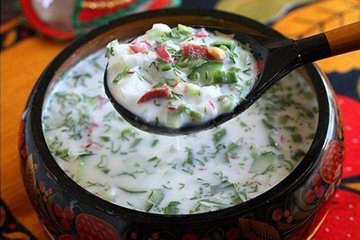 Окрошка на сыворотке и кефире с двумя видами мяса
