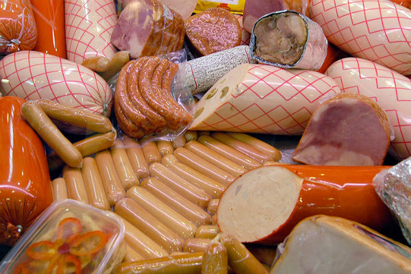 В Казахстане в российской куриной колбасе нашли ДНК свиньи