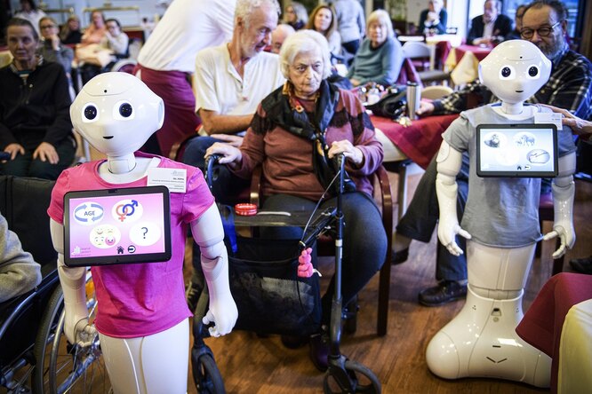 Роботы в доме престарелых