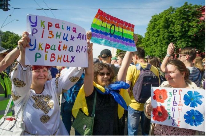 Здобулы: В новых украинских школьных учебниках гомосексуализм назван новой формой семейной жизни Здобулы: В новых украинских школьных учебниках гомосексуализм назван новой формой семейной жизни