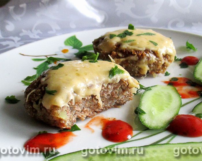 Биточки из куриного фарша с гречкой и сыром в мультиварке. Фотография рецепта Биточки из куриного фарша с гречкой и сыром в мультиварке