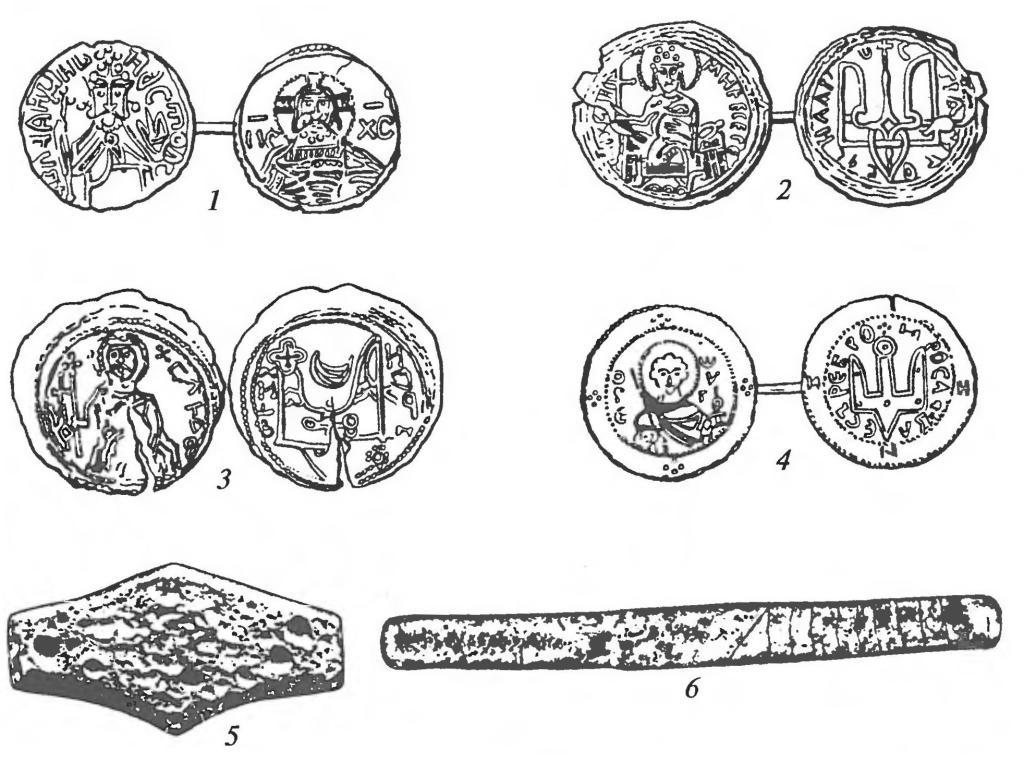 Монеты и денежные слитки: — монеты Владимира Святославича; 3 — монета Святополка; 4 — монета Ярослава Мудрого; 5 — шестиугольный (киевский) слиток; 6 — новгородский слиток («гривна серебра»)
