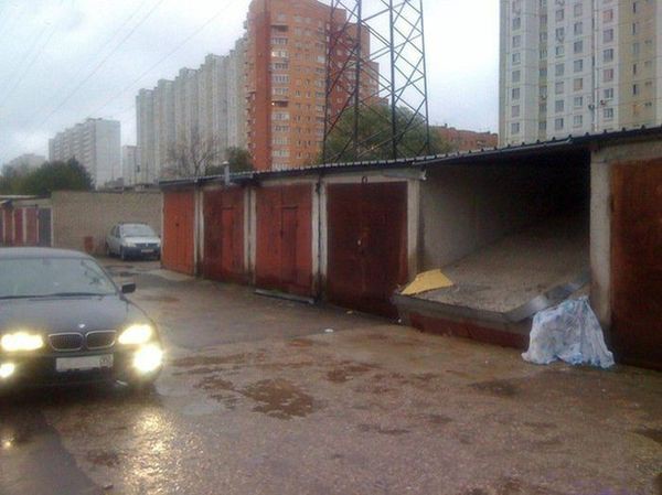 Мужик усердно копал в гараже погреб Мужик усердно копал в гараже погреб авария, авто, прикол, факты