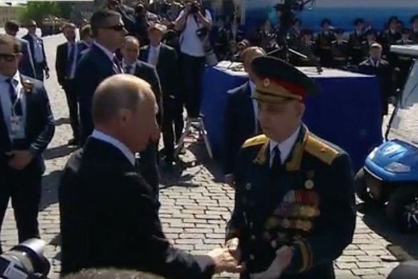 Не простой ветеран, которого "оттолкнули": Путин знаком с ним уже 2 года Не простой ветеран, которого "оттолкнули": Путин знаком с ним уже 2 года