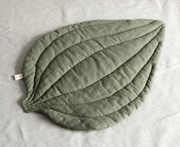Текстильные листья украсят интерьер и заменят ковер